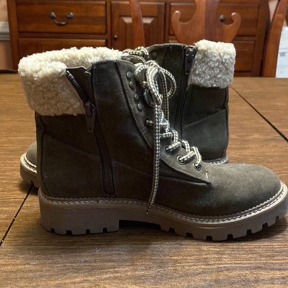 Like NEW! Suede Ankle Boots, Size 7, Army Green. - Picture 4 of 6